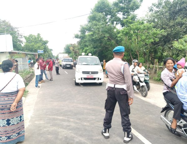 Wujud Pelayanan Presisi, Polsek Kewapante Polres Sikka Polda NTT Amankan Prosesi Tahbisan Imam Baru