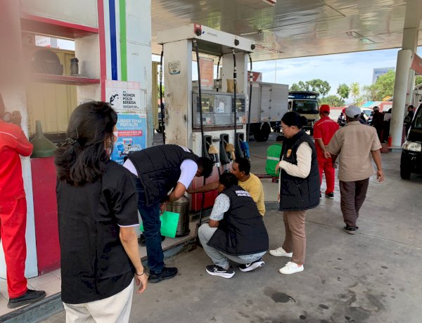 Polres Sikka Pastikan BBM Bersubsidi Tepat Takaran dan Berkualitas: Unit Tipidter Gelar Pengawasan di SPBU Madawat