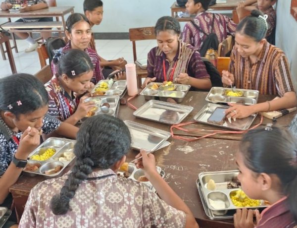 Makan Bergizi Gratis untuk 27 Ribu Lebih Warga Sikka, Distribusi Aman di Bawah Pantauan Polres Sikka Polda NTT,