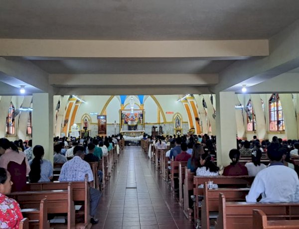 Umat Tenang Beribadah, Polres Sikka Polda NTT Siaga Amankan Misa Sore di Sejumlah Gereja Maumere