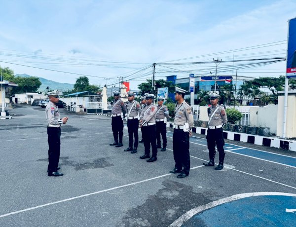 Personel Polres Sikka Polda NTT Gencarkan Patroli, Sambang Warga dan Strong Point Pagi Jaga Kamtibmas Kondusif