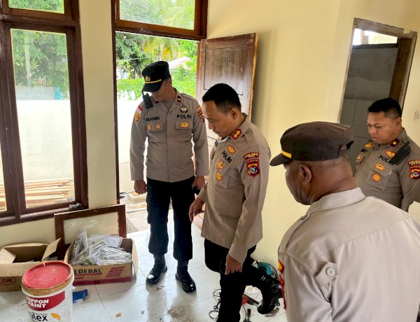 Kapolres Sikka Tinjau Proyek Rumah Dinas Polri di Paga, Pastikan Mutu Bangunan Terjamin