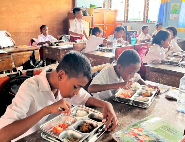 Polres Sikka Polda NTT Kawal Penyaluran Program Makan Bergizi Gratis untuk 27.760 Penerima Manfaat di Kabupaten Sikka