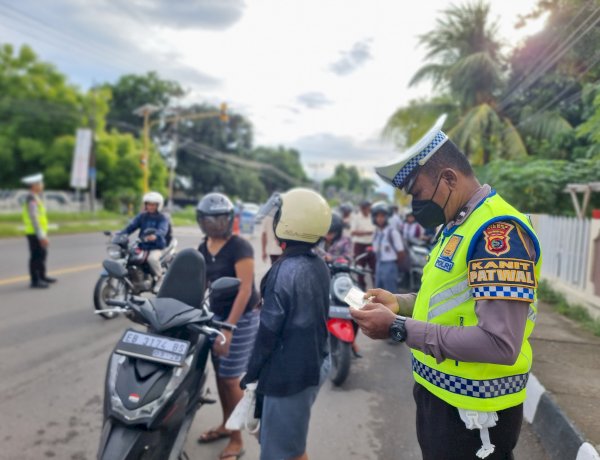 Polres Sikka Polda NTT Gelar Operasi Penertiban Ranmor Terpadu, Puluhan Pelanggar Terjaring di Dua Titik Strategis