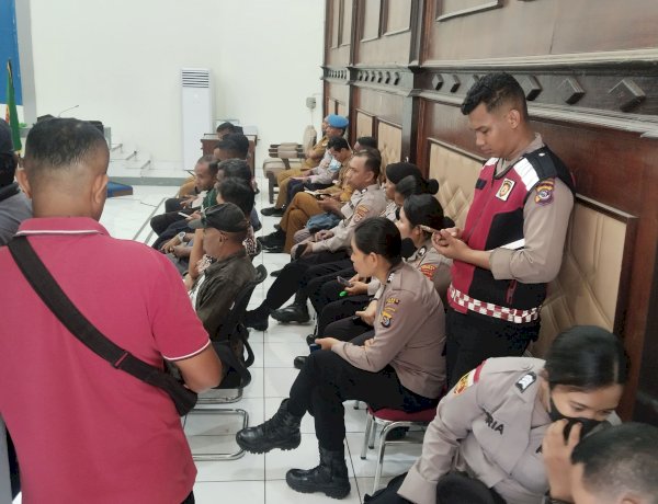 Pengamanan Ketat Polres Sikka Polda NTT Warnai Audiensi Penutupan Pasar Wuring
