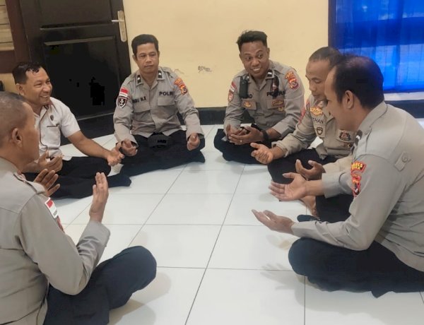 “Tidak Hanya Bertugas, Personel Polres Sikka Polda NTT Diperkokoh Iman dan Mental Lewat Binroh Rutin”