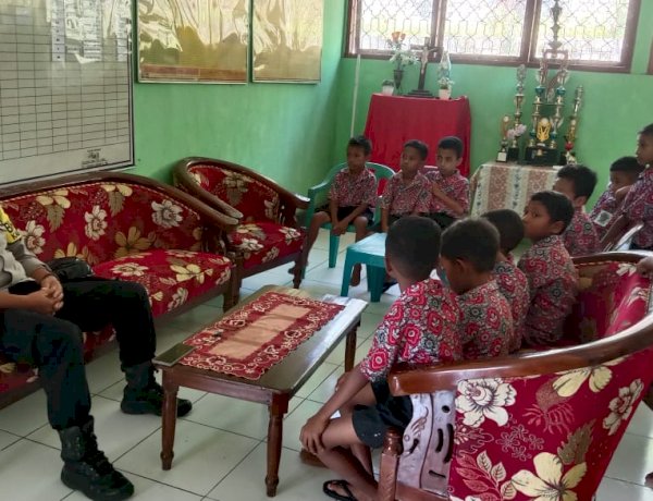 “Siswa Aman, Sekolah Nyaman: Bhabinkamtibmas Polsek Lela Polres Sikka Gencarkan Sosialisasi Kamtibmas”