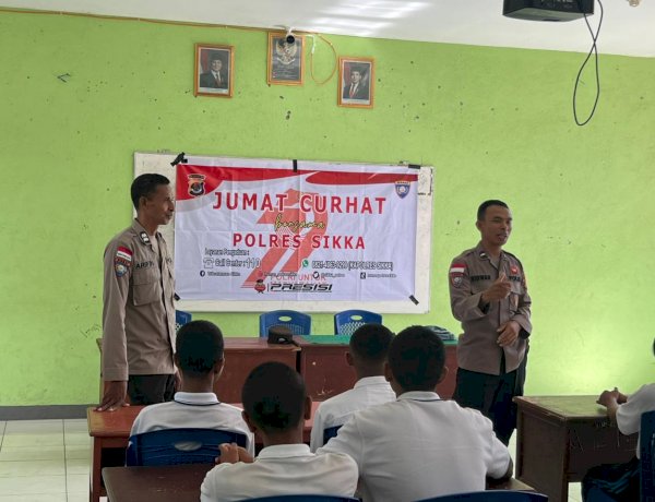 “Bangun Pelajar Cerdas dan Taat Hukum, Binmas Polres Sikka Gelar Jumat Curhat di SMK YAPEN RAIS”