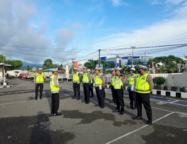 “Pelayanan Pagi Satlantas Polres Sikka Polda NTT, Arus Lalu Lintas Kondusif dan Terkendali”