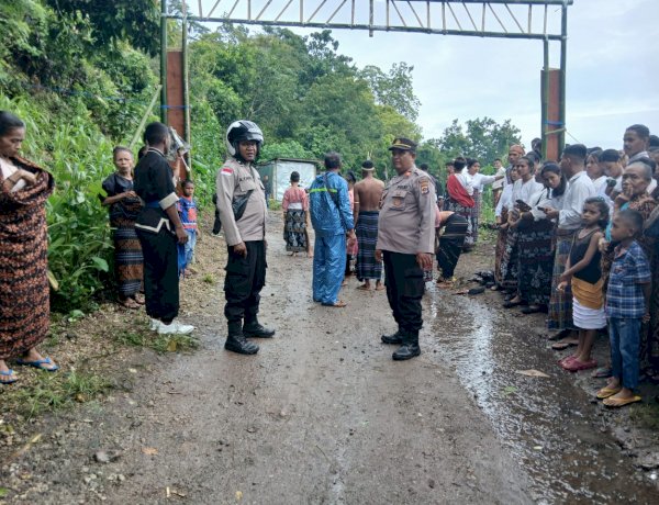 “Sinergi Iman dan Keamanan: Polsek Bola Polres Sikka Polda NTT Amankan Kirab Salib NYD 2025”