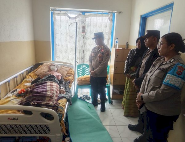 Wujud Nyata Kepedulian Pimpinan, Polres Sikka Polda NTT Lakukan Hospital dan Home Visit Anggota