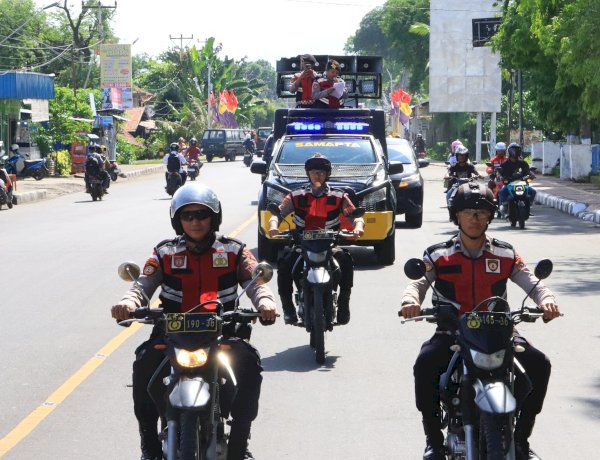 Humanis dan Presisi, Patroli Samapta Polres Sikka Polda NTT Sampaikan Himbauan Kamtibmas