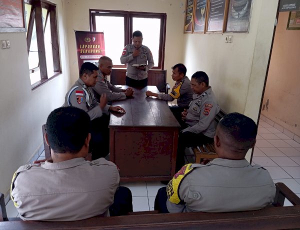 Iman Kuat, Tugas Bermartabat: Polsek Lela Polres Sikka Gelar Pembinaan Rohani Personel