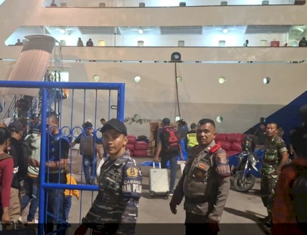 Ratusan Penumpang Padati Pelabuhan Maumere, Pengamanan Ketat KM Lambelu Berjalan Kondusif