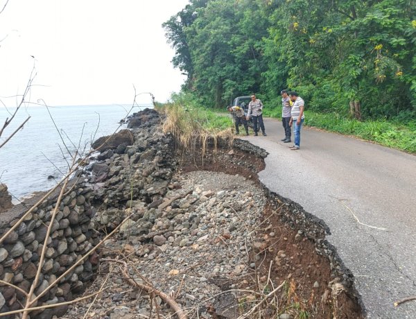 Akses Pantura di Talibura Rawan Putus, Kapolsek Waigete Lakukan Pengecekan Lapangan