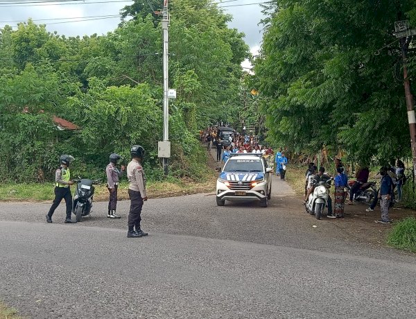 Perarakan Salib Suci NYD Dimulai dari Stasi Antonius Padua Napunglangir, Polres Sikka Polda NTT Turun Lakukan Pengamanan