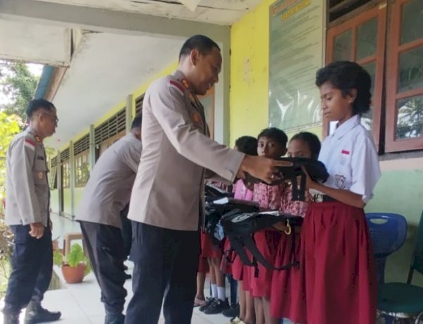 “Kapolres Sikka Menembus Pelosok Waigete, Ulurkan Bantuan Pendidikan untuk Anak Negeri”