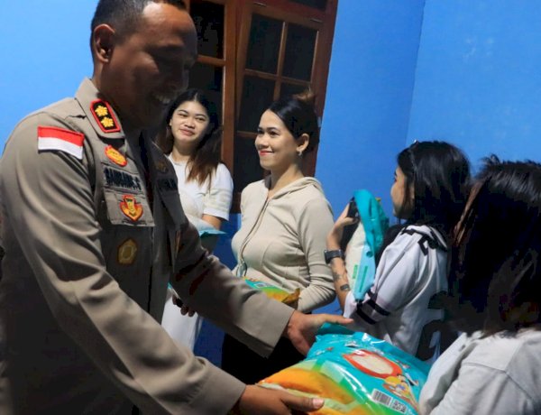 Kapolres Sikka Tunjukkan Kepedulian Nyata, Salurkan Bantuan Sosial bagi Korban Dugaan TPPO di Rumah Perlindungan St. Monika