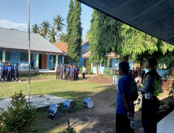 “Generasi Tertib: Sat Lantas Polres Sikka Polda NTT Sosialisasi Keselamatan Lalu Lintas di SMK Pelayaran Yapenrais”