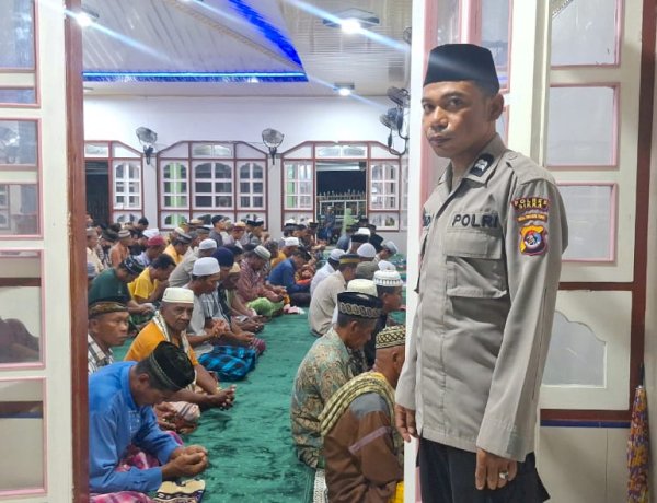 “Hadir di Setiap Masjid, Polres Sikka Polda NTT Pastikan Tarawih di Kabupaten Sikka Aman dan Kondusif”