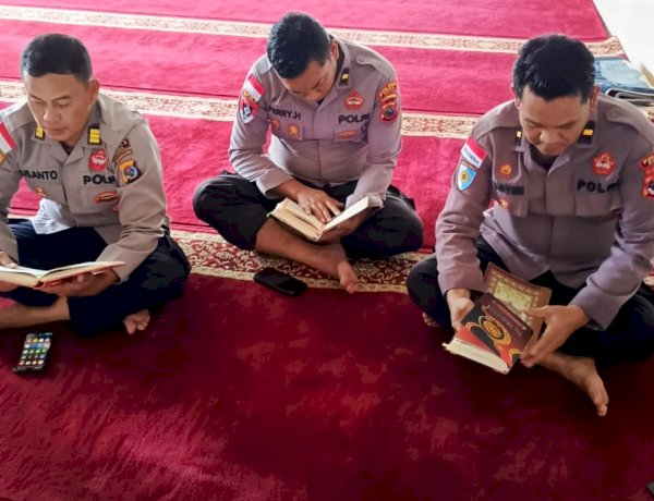 “Di Bawah Cahaya Ramadhan, Polres Sikka Polda NTT Teguhkan Integritas Lewat Tadarus Alquran”