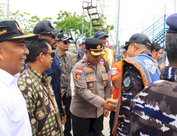 “Sinergi TNI–Polri di Dermaga Lorensius Say, Wakapolres Sikka Hadiri Penyambutan Danguspurla Koarmada II”