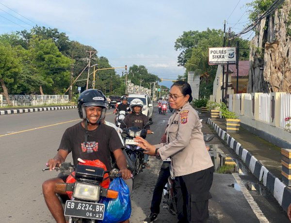 “Hangatnya Ramadan: Sidokes Polres Sikka Polda NTT Berbagi Tak’jil, Pererat Silaturahmi dengan Masyarakat”