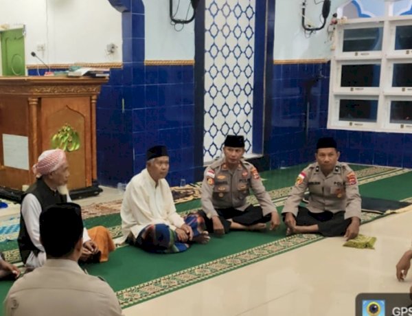 Ramadhan Penuh Kebersamaan, Personel Muslim Polres Sikka Laksanakan Tarawih Keliling
