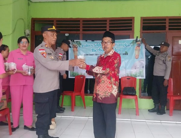 Sentuhan Kepedulian di Bulan Suci, Polsek Bola Polres Sikka Berbagi Takjil untuk Anak Panti Asuhan