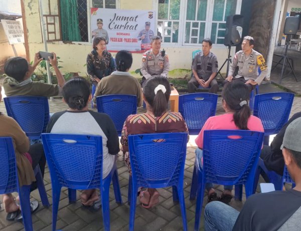 “Dialog Hangat di Lepolima: Polsek Alok Polres Sikka Dengarkan Aspirasi Warga Lewat Jumat Curhat”