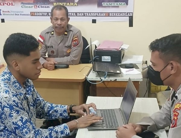 Kedepankan Prinsip BETAH, Bag SDM Polres Sikka Layani Pendaftaran Polri 2026