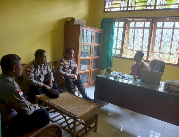 Rajut Sinergi, Kunci Stabilitas: Kapolsek Alok dan Sekcam Magepanda Perkuat Kamtibmas Jelang Pilkades 2026
