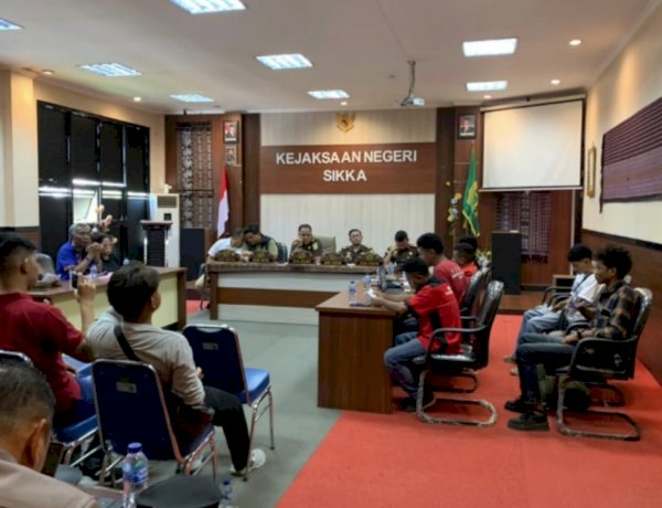 Meski Tensi Meningkat Situasi Tetap Kondusif Polres Sikka Amankan Audiensi GMNI–Kejari, Meski