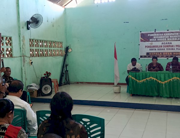 “Khidmat dan Kondusif, Kapolsek Waigete Hadiri Pelantikan Penjabat Kepala Desa Hoder”