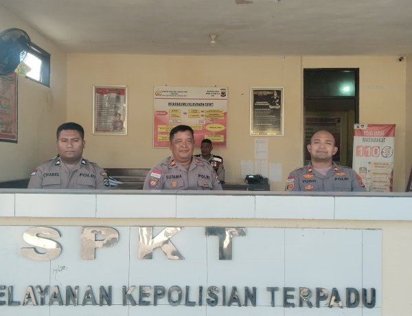 Wakapolres Sikka Pastikan Garda Terdepan Pelayanan Tetap Siaga Lewat Pengecekan Piket dan Buku Mutasi