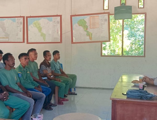 Perkuat Kesiapan Pengamanan Pesta Sambut Baru di Empat Desa Bhabinkamtibmas Kecamatan Palue Sikka Tingkatkan Kapasitas Linmas