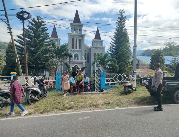 Polres Sikka dan Jajaran Kawal Ribuan Umat Katolik, Pengamanan Komuni Suci Pertama Berlangsung Aman dan Kondusif di Sejumlah Wilayah