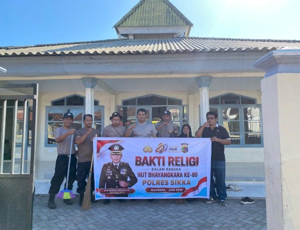 Sambut Hari Bhayangkara ke-80, Polres Sikka dan Polsek Jajaran Gelar Bakti Religi hingga Bersih Pantai