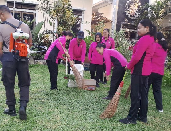 Sambut Hari Bhayangkara ke-80, Polsek Nita Polres Sikka Bersihkan Biara Karmel sebagai Wujud Pengabdian dan Kepedulian Sosial