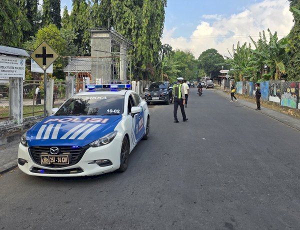 Kawal Generasi Emas, Satlantas Polres Sikka Amankan Penjemputan Duta Prestasi SMPK Frateran Maumere