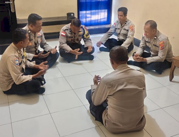 Perkuat Integritas dan Moral Personel, Polres Sikka Bersama Seluruh Polsek Jajaran Gelar Pembinaan Rohani Secara Serentak