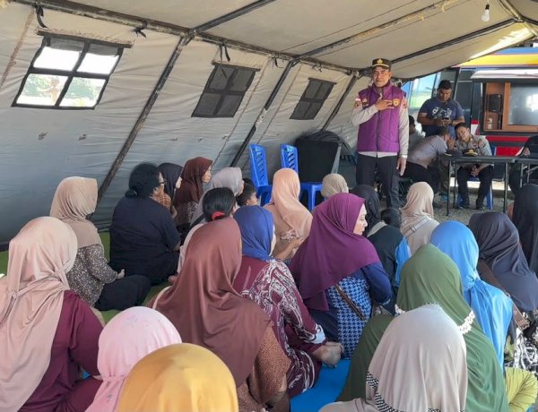 “Merawat Luka yang Tak Terlihat: Polres Sikka dan Psikologi Polda NTT Pulihkan Trauma Pengungsi Gempa”
