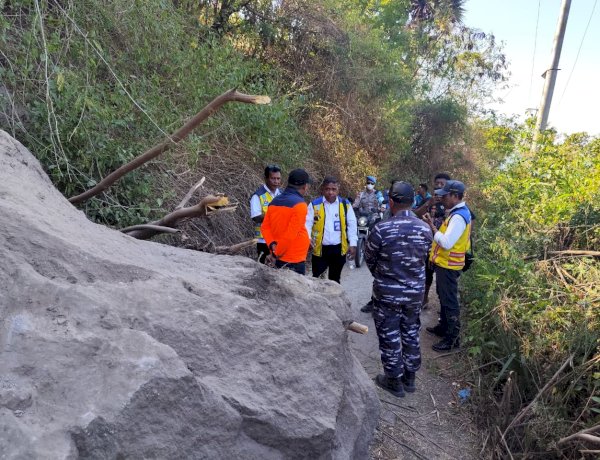 Dirjen SDA Kementerian PU Turun Langsung ke Palue Sikka, Tinjau Jalan Poros Empat Desa yang Dihantam Gempa