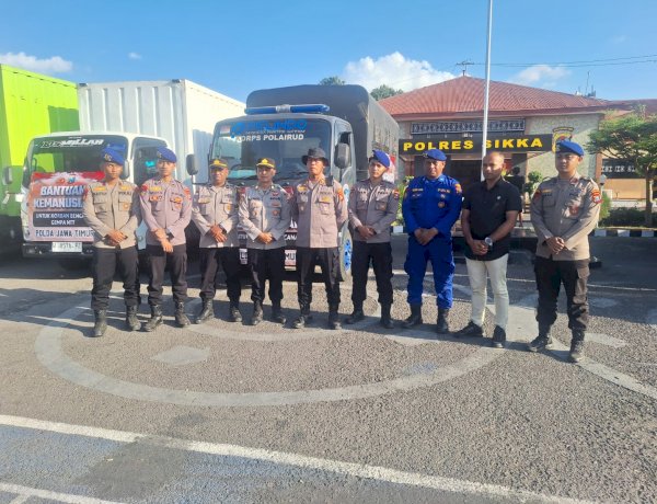 “Tujuh Kendaraan Bantuan Polda Jatim Tiba di Sikka, Ribuan Logistik Disiapkan untuk Korban Gempa”