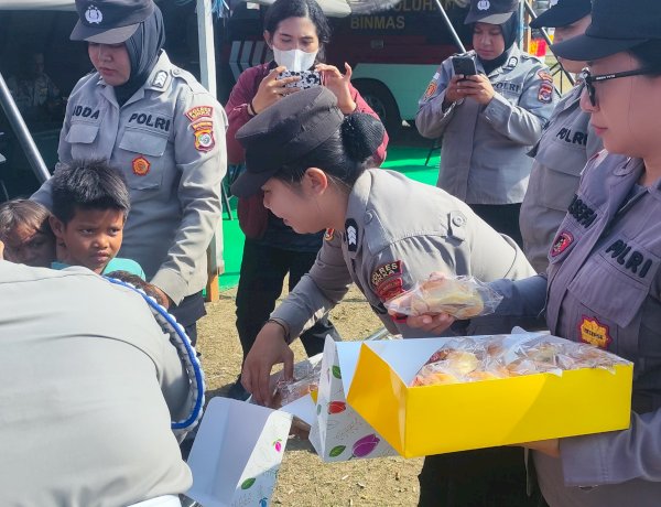“Gelora Samador Kembali Dipenuhi Tawa, 27 Polwan Polres Sikka Hadir Obati Trauma Anak Pengungsi”