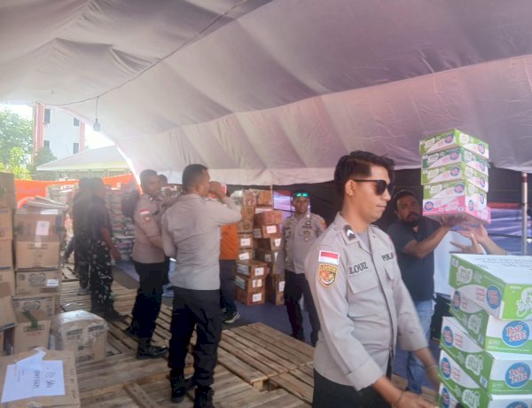 “Bantuan Datang, Polri Bergerak: Dari Bandara Frans Seda, Logistik Kemanusiaan Dikirim ke Ende”