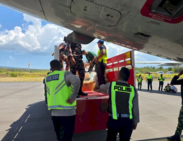 “Bantuan Tiba, Logistik Dibongkar: Bandara Frans Seda Jadi Simpul Logistik Kemanusiaan Gempa Flores”
