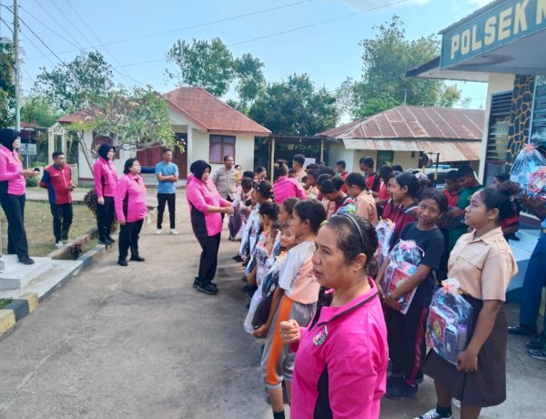 Bantuan Bhayangkari Menyapa Anak Korban Gempa Flores, 114 Siswa di Sikka Terima Perlengkapan Sekolah