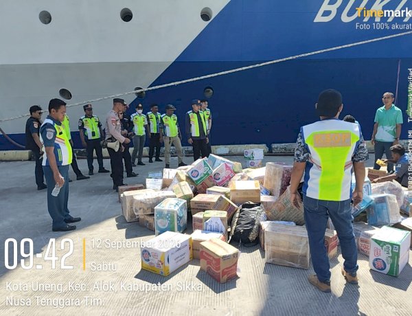Polres Sikka Kawal Arus Bantuan Kemanusiaan, dari Pelabuhan hingga Distribusi ke Warga Terdampak Gempa