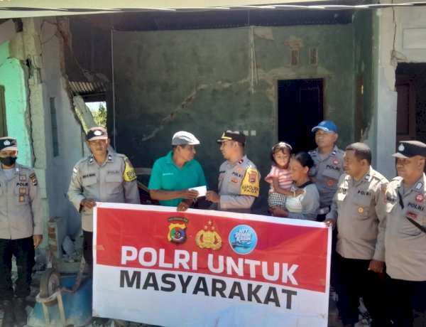 Turun ke Tengah Puing Gempa, Polsek Paga Polres Sikka Ulurkan Bantuan dan Tenaga untuk Warga Maulo’o